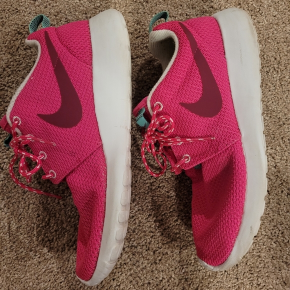 Nike shoes - Picture 2 of 7